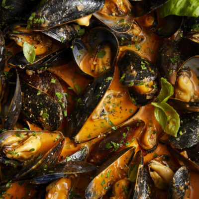 Steamed Mussels in Tomato Cream Sauce