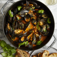 Steamed Mussels in Tomato Cream Sauce